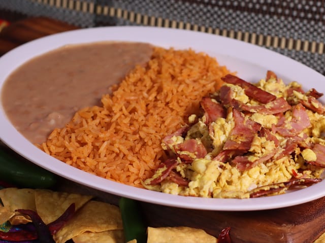 Huevos con Tocino.