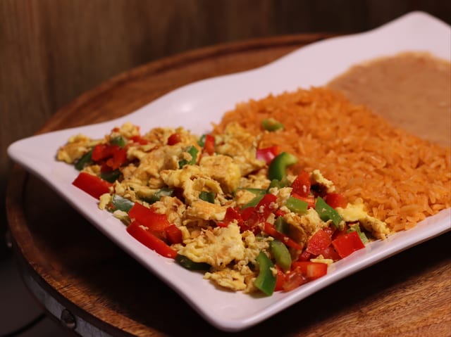 Huevos a la Mexicana.